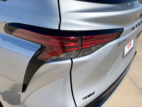 Used 2025 Toyota Sienna XSE w/ XSE Premium Package image 28