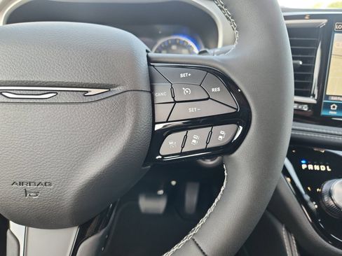 New 2027 Chrysler Pacifica Limited FWD image 16