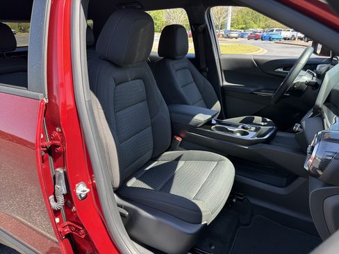 Used 2026 Chevrolet Equinox LT w/ Safety and Technology Package FWD image 13