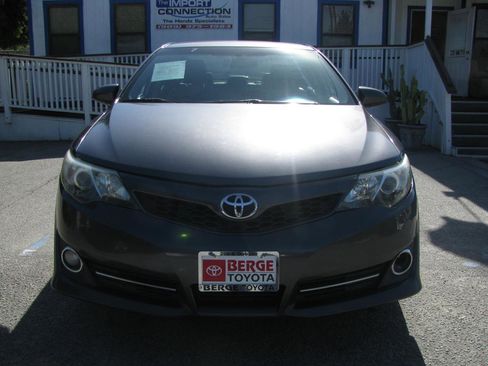 Used 2014 Toyota Camry SE image 3