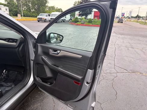 Used 2022 Ford Escape SEL AWD/4WD image 14