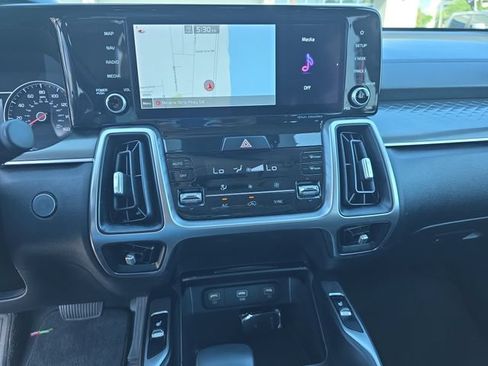 Used 2022 Kia Sorento S w/ Panoramic Sunroof Package FWD image 23