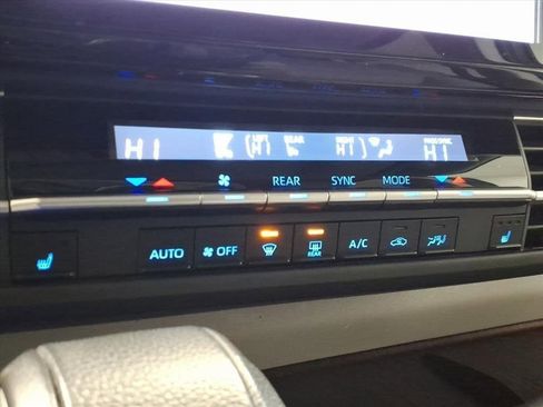 Certified 2023 Toyota Sienna XLE image 17