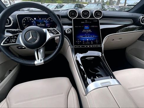 Used 2024 Mercedes-Benz GLC 300 4MATIC image 16