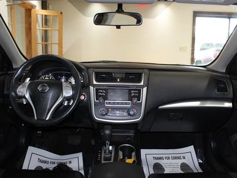 Used 2017 Nissan Altima 2.5 SR FWD image 13