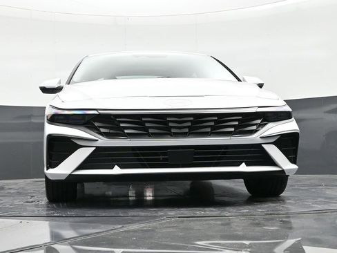 Used 2025 Hyundai Elantra Limited image 27