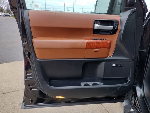 Used 2018 Toyota Sequoia Platinum w/ Preferred Accessory Package image 23