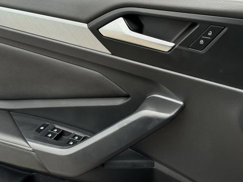 Used 2022 Volkswagen Jetta SE w/ Panoramic Sunroof Package FWD image 23