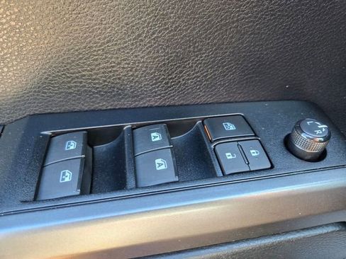 Used 2019 Toyota Tacoma TRD Sport w/ Technology Package image 31