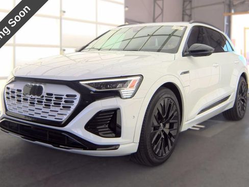 Used 2024 Audi Q8 e-tron Prestige w/ Prestige Package AWD/4WD image 3