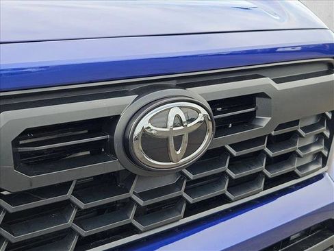 Used 2025 Toyota Tacoma SR5 AWD/4WD image 28