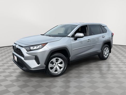 Used 2022 Toyota RAV4 LE image 1