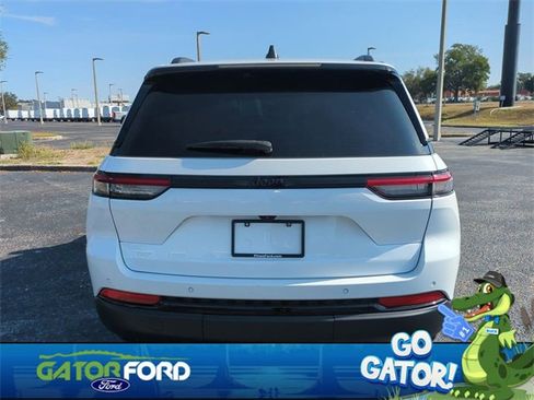 Used 2023 Jeep Grand Cherokee Altitude image 6