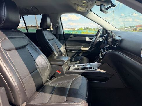 Used 2021 Ford Explorer Limited w/ Equipment Group 301A AWD/4WD image 29