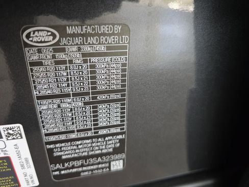 Used 2025 Land Rover Range Rover Long Wheelbase SE image 32