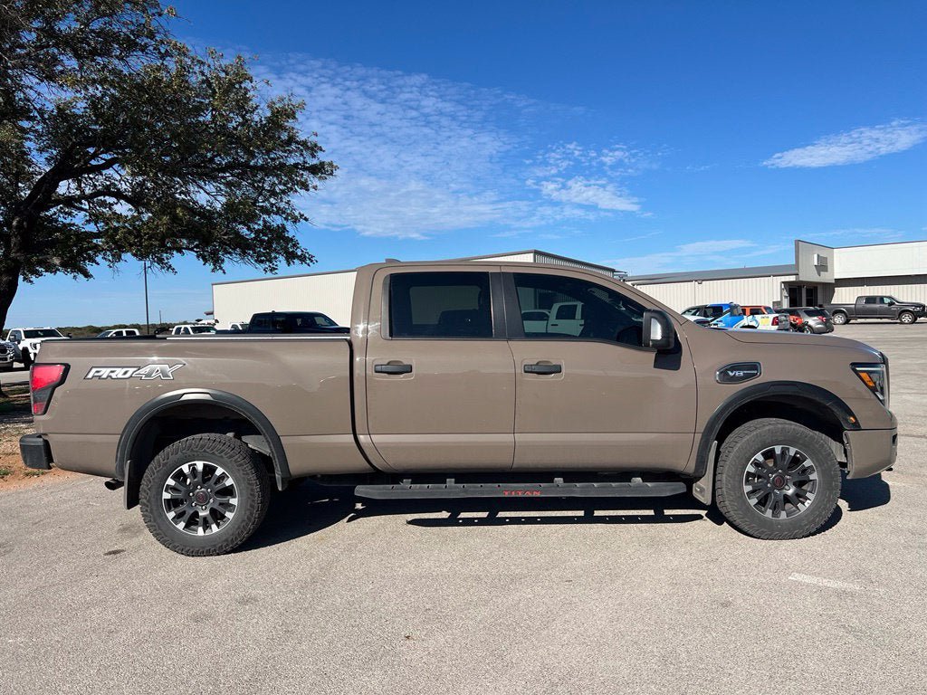 Used 2023 Nissan Titan PRO-4X AWD/4WD image 7