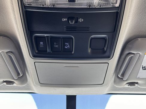 Used 2018 Toyota 4Runner SR5 AWD/4WD image 38