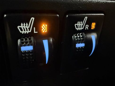 Used 2015 Toyota Sienna Limited image 32