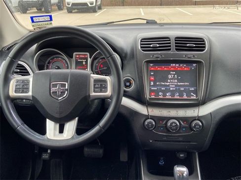 Used 2019 Dodge Journey SE image 12