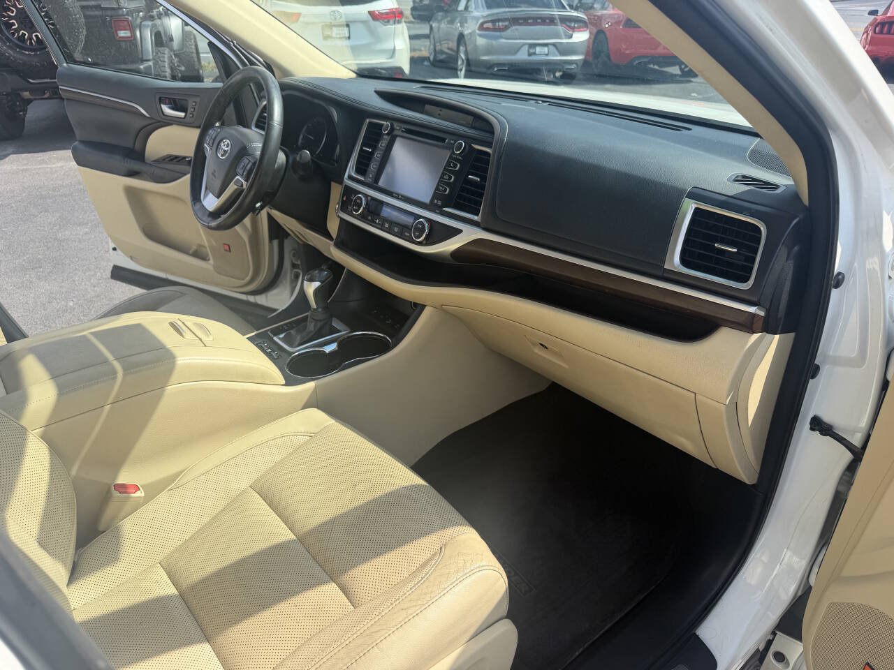 Used 2015 Toyota Highlander Limited Platinum AWD/4WD image 22