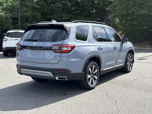 Used 2025 Honda Pilot Touring image 2