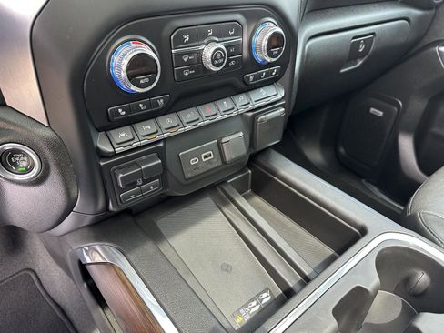 Used 2019 GMC Sierra 1500 SLT w/ SLT Premium Plus Package AWD/4WD image 31