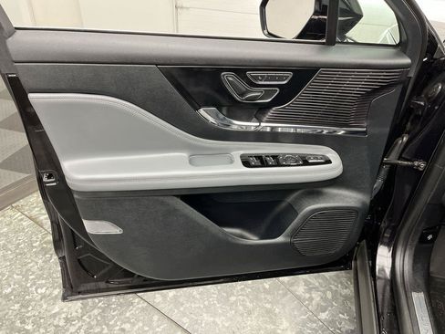 Used 2022 Lincoln Corsair AWD w/ Premium Package image 15