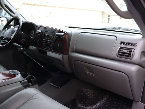 Used 2005 Ford F350 Lariat image 17