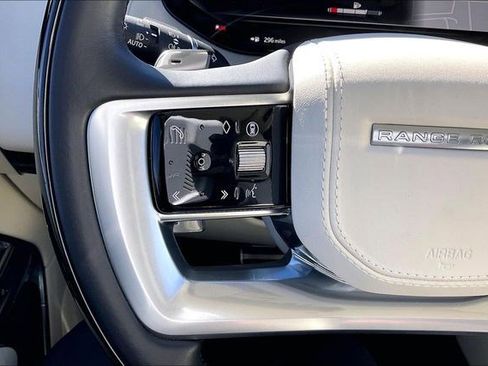 Used 2025 Land Rover Range Rover Long Wheelbase SE image 21