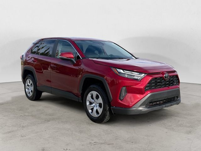 Used 2024 Toyota RAV4 LE AWD/4WD image 3