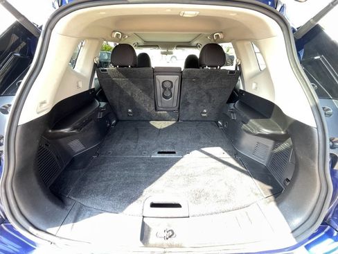 Used 2018 Nissan Rogue SV w/ Sun & Sound Touring Package AWD/4WD image 11