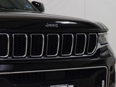 Used 2021 Jeep Grand Cherokee L Overland w/ Luxury Tech Group IV AWD/4WD image 9
