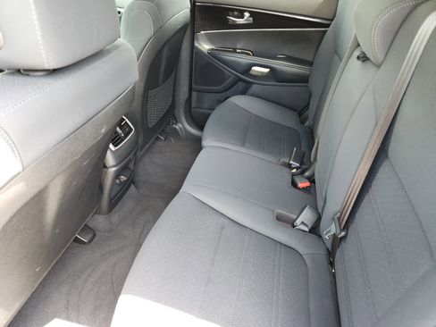 Used 2020 Kia Sorento L FWD image 29