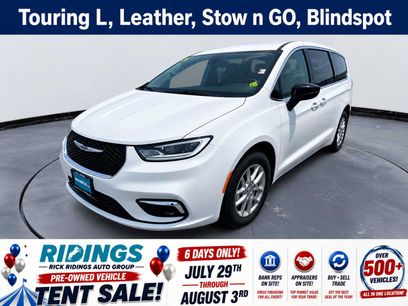 Used 2024 Chrysler Pacifica Touring-L