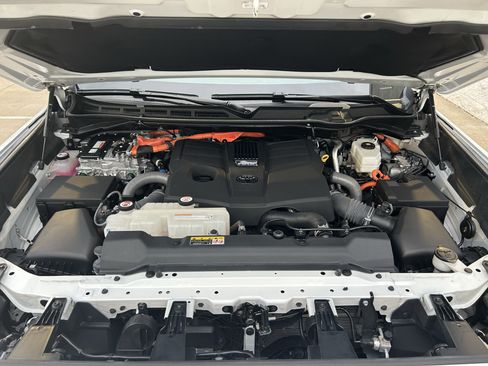 Used 2024 Toyota Tundra Capstone AWD/4WD image 12