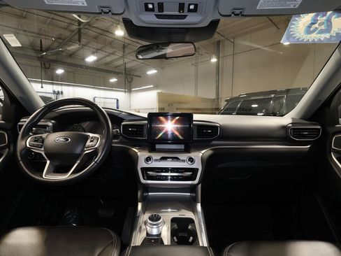 Used 2023 Ford Explorer XLT w/ Equipment Group 202A image 29