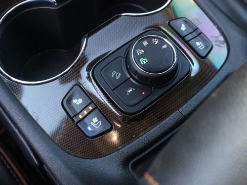 Used 2022 GMC Acadia AT4 w/ Technology Package image 30