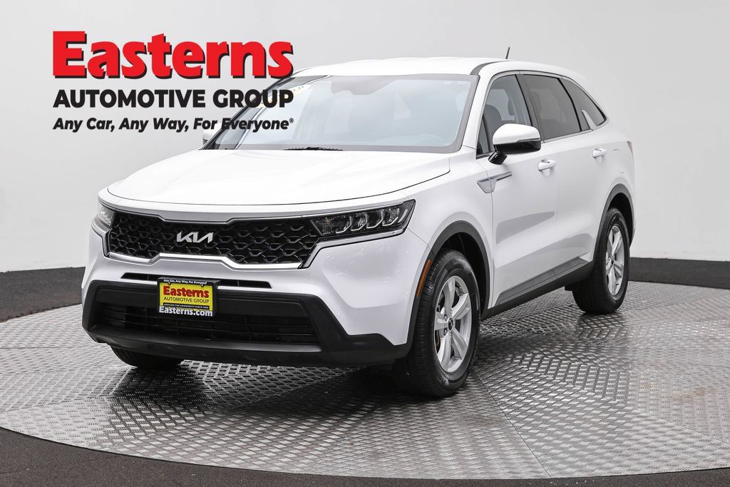 Used 2023 Kia Sorento LX FWD image 1