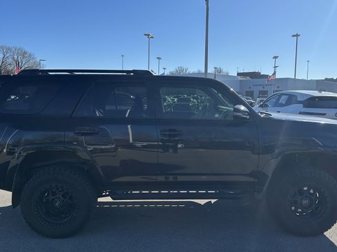 Used 2017 Toyota 4Runner SR5 Premium image 11