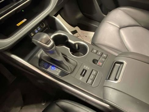 Used 2024 Toyota Highlander XLE image 20