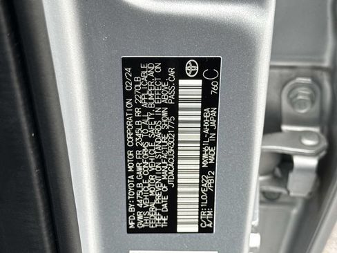 Used 2024 Toyota Prius Prime Premium FWD image 32