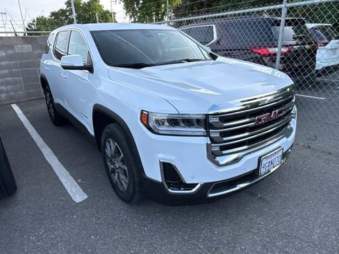 Used 2023 GMC Acadia SLE image 2