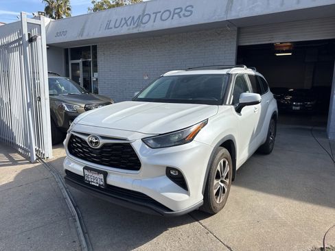 Used 2023 Toyota Highlander XLE image 1