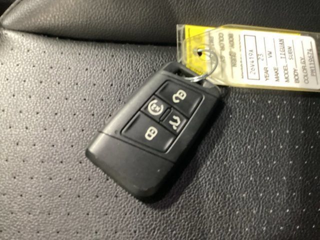 Certified 2023 Volkswagen Tiguan SE FWD image 25
