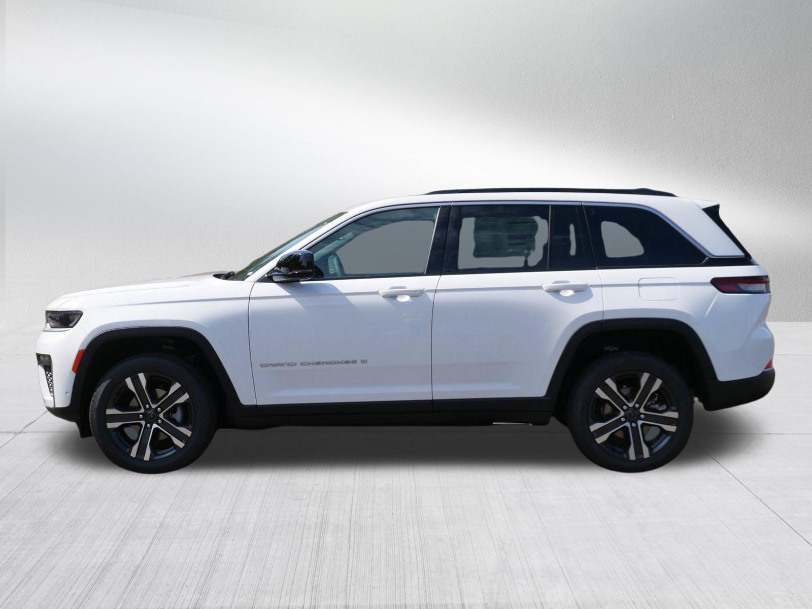 New 2027 Jeep Grand Cherokee Limited w/ Technology Group II AWD/4WD image 4