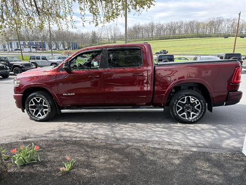 Used 2025 RAM 1500 Laramie w/ Sport Appearance Package AWD/4WD image 7