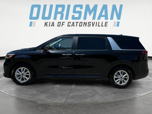 Used 2023 Kia Carnival LX FWD image 3