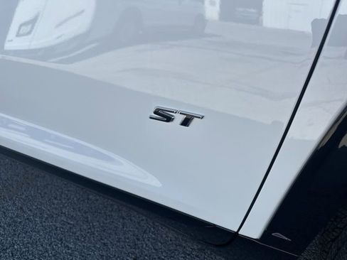 Used 2025 Buick Enclave Sport Touring w/ Power Package image 13