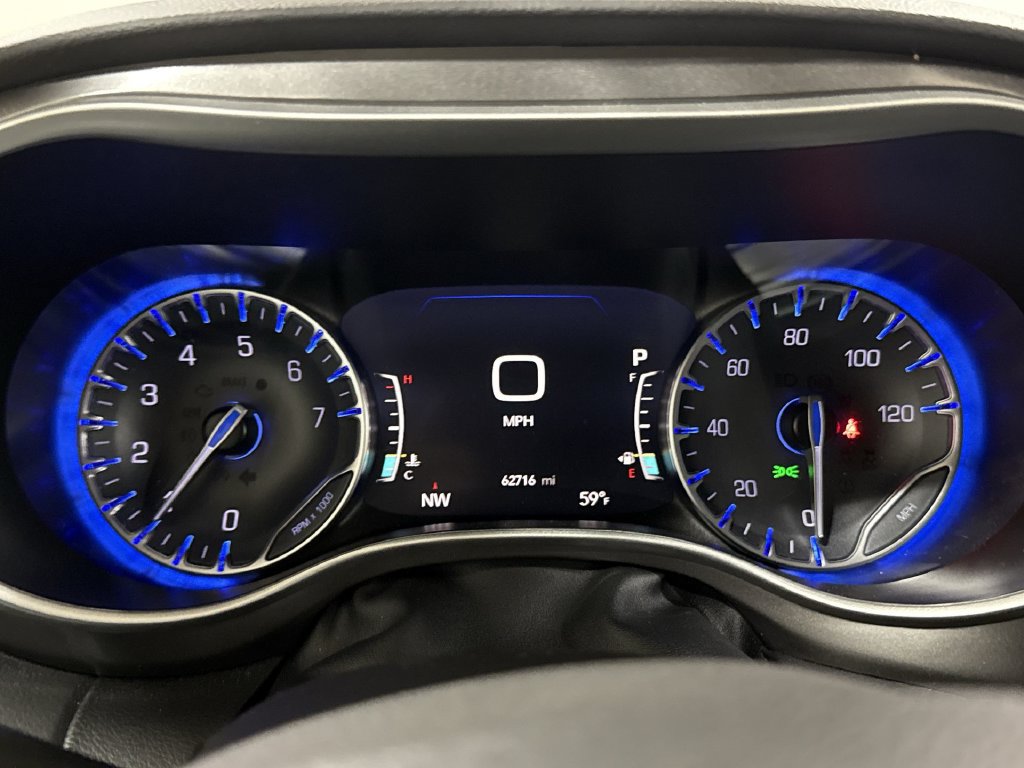 Used 2024 Chrysler Pacifica Touring-L FWD image 12
