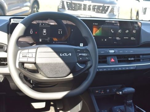 New 2026 Kia K4 FWD image 17